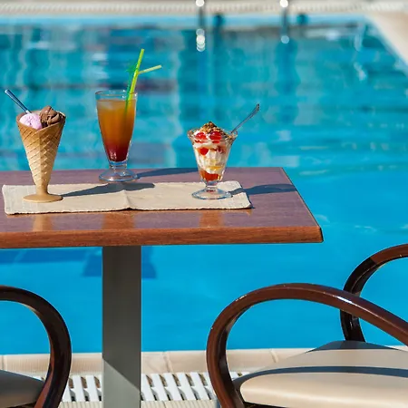 Zante Nest & 4*